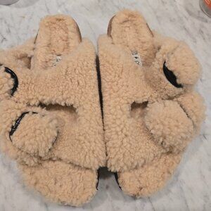 EUC Birkenstock Papillio Arizona Buckle Teddy Shearling Sandals 38/7 Eggshell